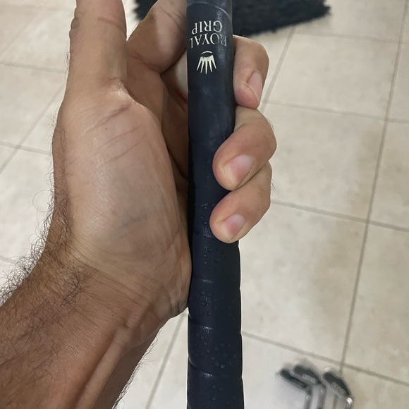 Titleist Mens Golf Set 8 Pc. 
In right hand - Picture 8 of 15